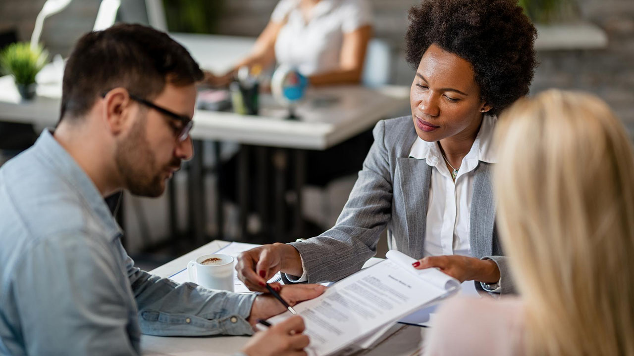 2-2-1-Insurance-Services_16-9_05