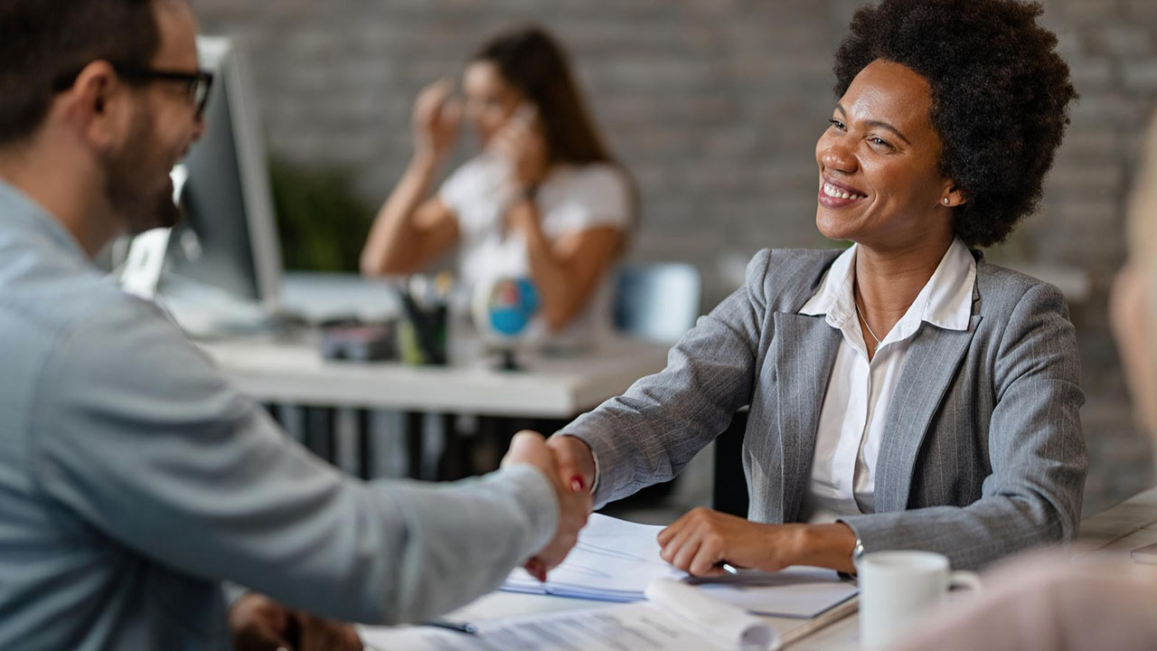 2-2-1-Insurance-Services_16-9_06