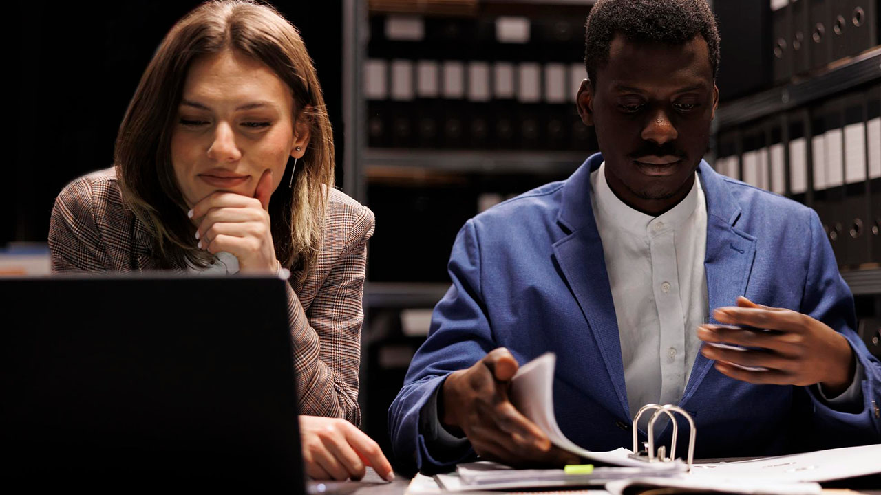 2-2-3_Legal-Assistants_16-9_03