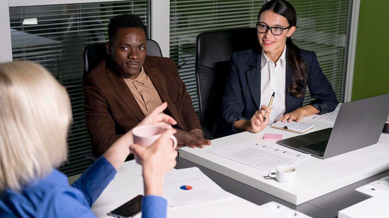 2-2-4_Human-Resources_16-9_02